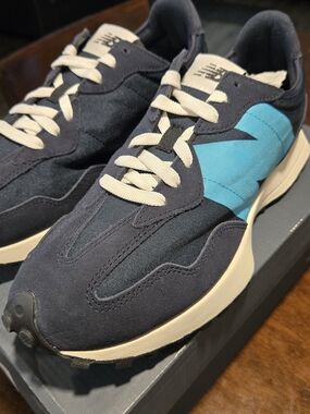 New Balance Men's Navy and Teal Retro Runner Sneakers